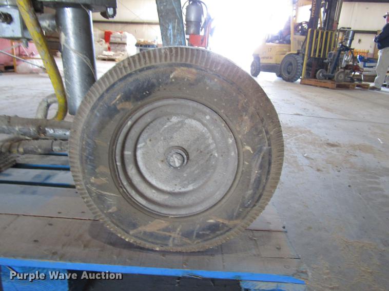 image for item DF7866 Graco Bulldog paint sprayer