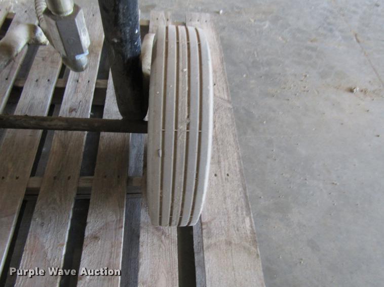 image for item DF7868 Graco 208-356 paint sprayer