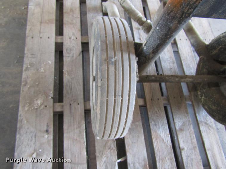 image for item DF7868 Graco 208-356 paint sprayer