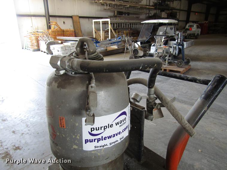 image for item DF7868 Graco 208-356 paint sprayer