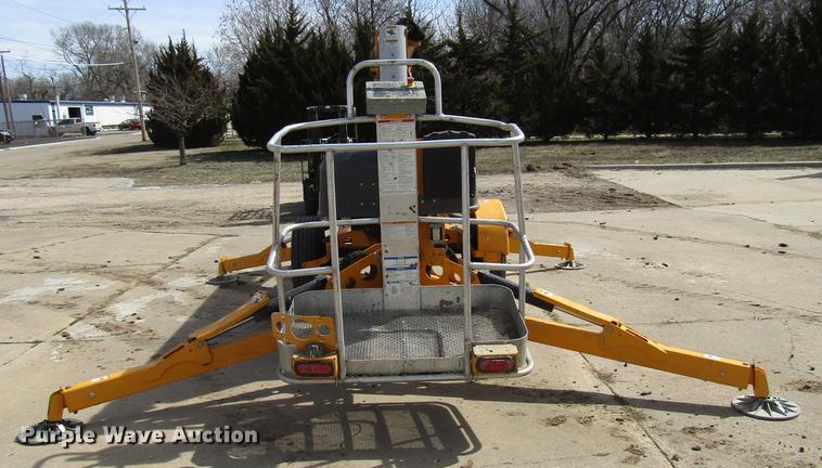 image for item DF7885 2013 Biljax 4527A boom lift