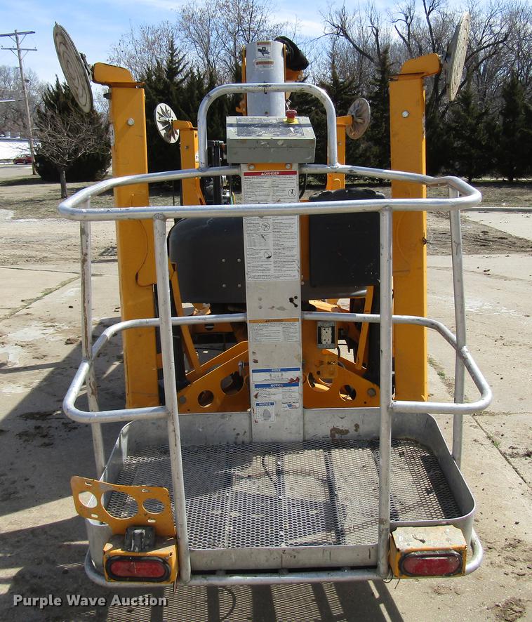 image for item DF7885 2013 Biljax 4527A boom lift