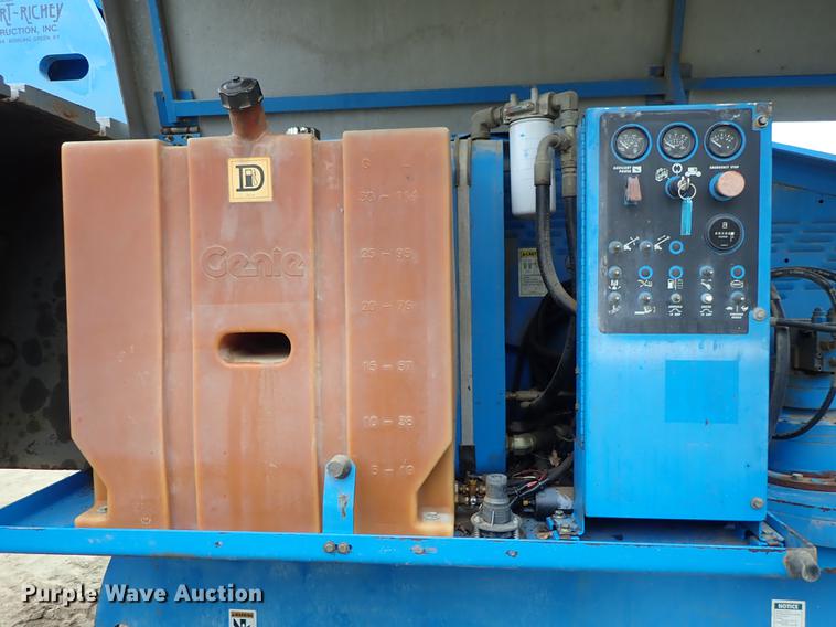 image for item DF8857 2000 Genie S60 boom lift