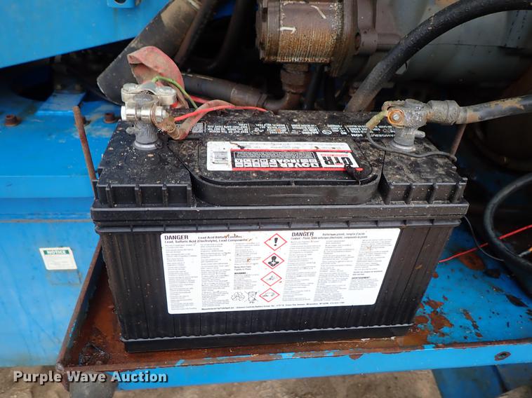 image for item DF8857 2000 Genie S60 boom lift