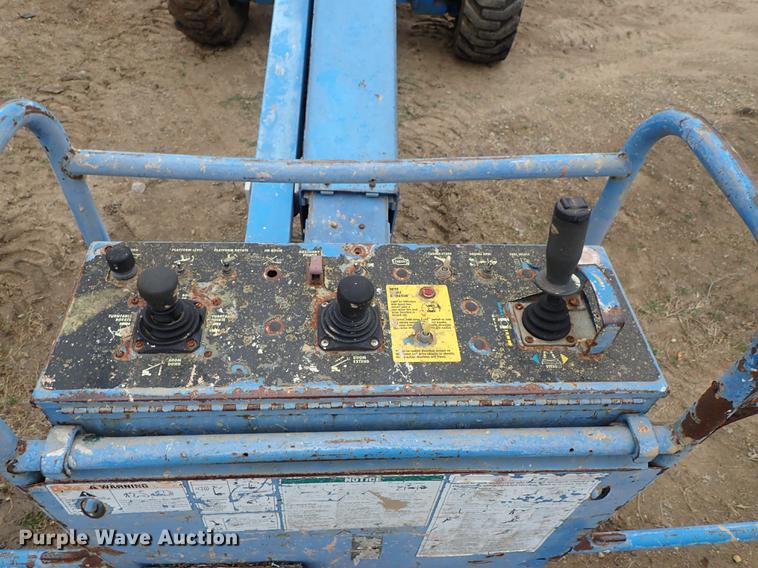image for item DF8857 2000 Genie S60 boom lift