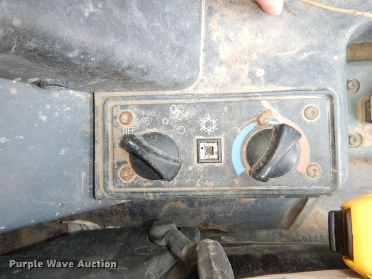 image for item DG0947 2013 Takeuchi TL10 skid steer