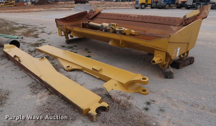 image for item DG3397 Caterpillar D9 S blade assembly