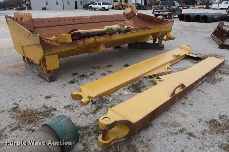 image for item DG3397 Caterpillar D9 S blade assembly