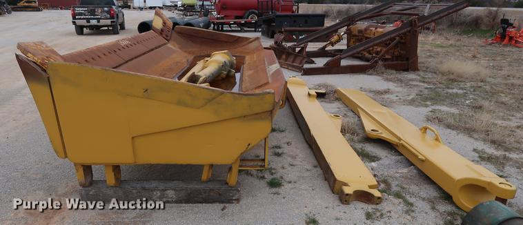 image for item DG3397 Caterpillar D9 S blade assembly