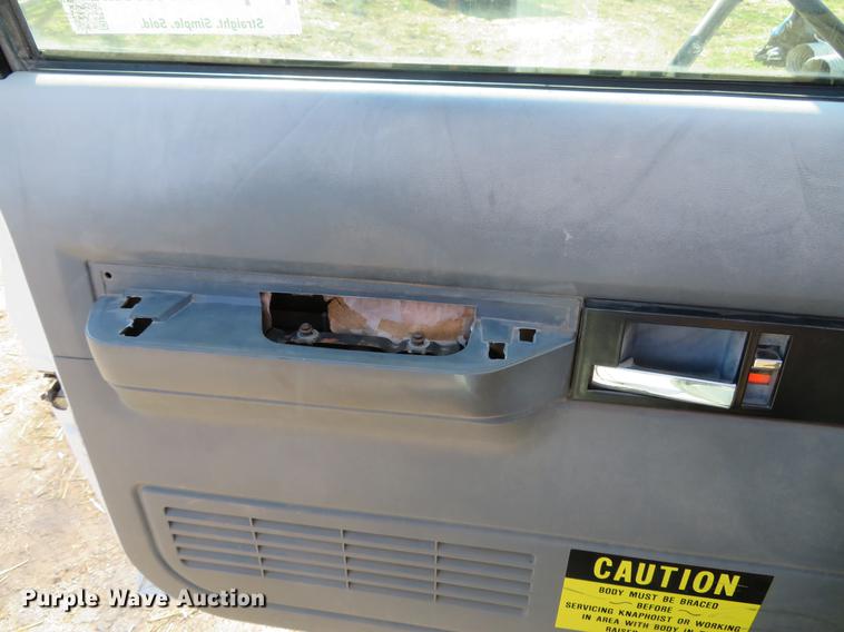 image for item DG3914 1993 GMC TopKick C5500 dump flatbed truck