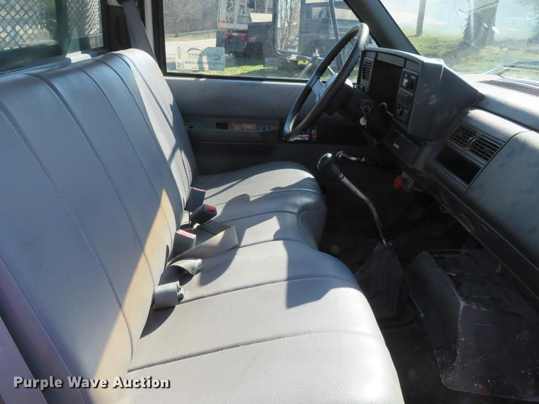 image for item DG3914 1993 GMC TopKick C5500 dump flatbed truck