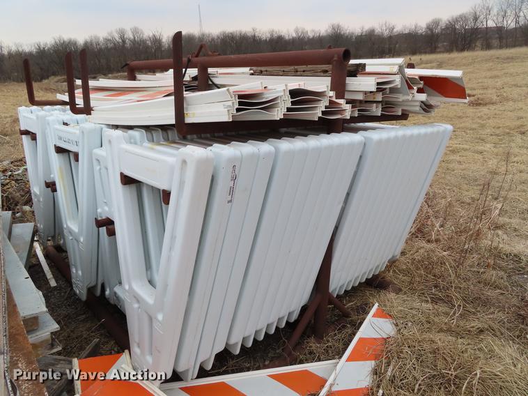 image for item DI9405 Approximately 50 barricades