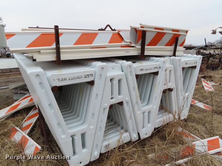 image for item DI9405 Approximately 50 barricades