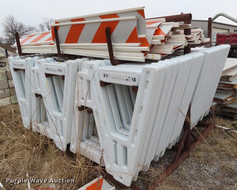 image for item DI9405 Approximately 50 barricades