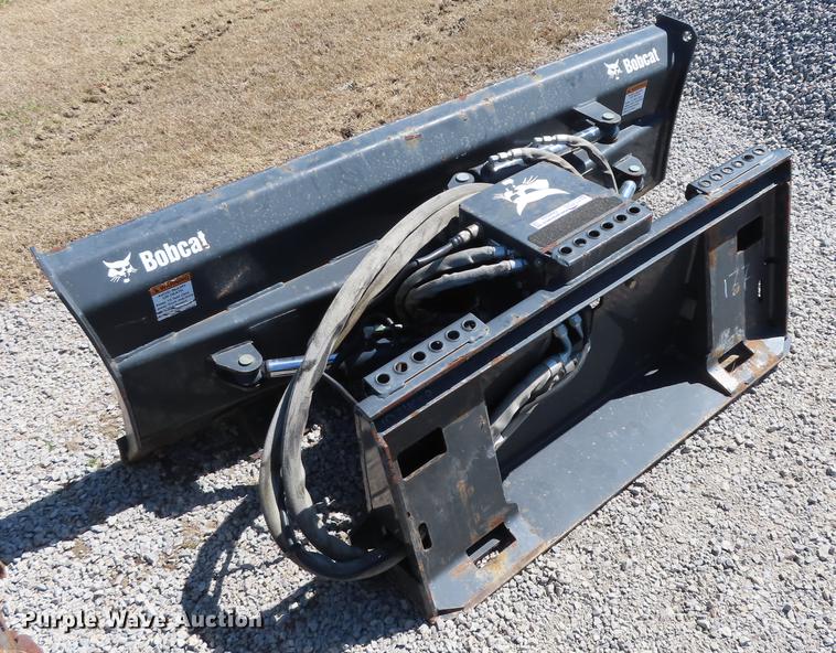 image for item DN9049 2009 Bobcat Dozer68 skid steer six-way dozer blade