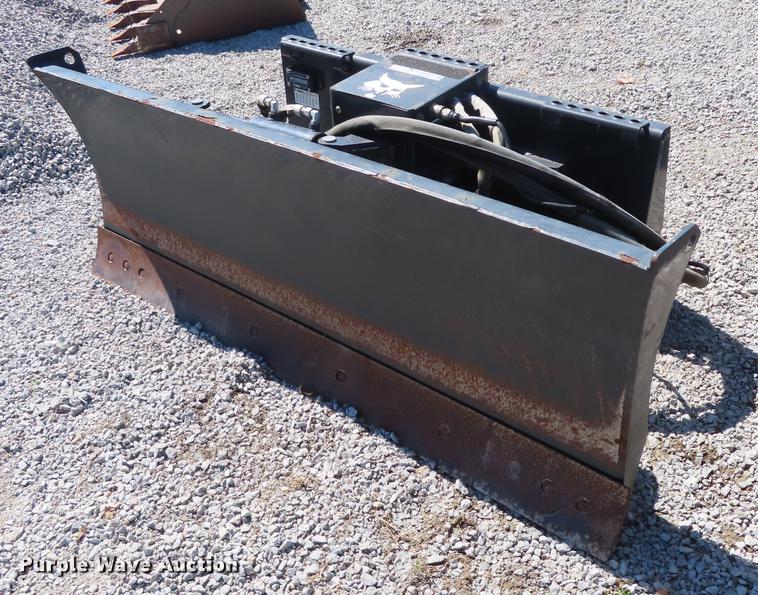 image for item DN9049 2009 Bobcat Dozer68 skid steer six-way dozer blade