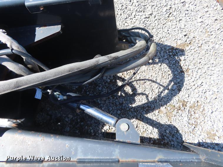 image for item DN9049 2009 Bobcat Dozer68 skid steer six-way dozer blade