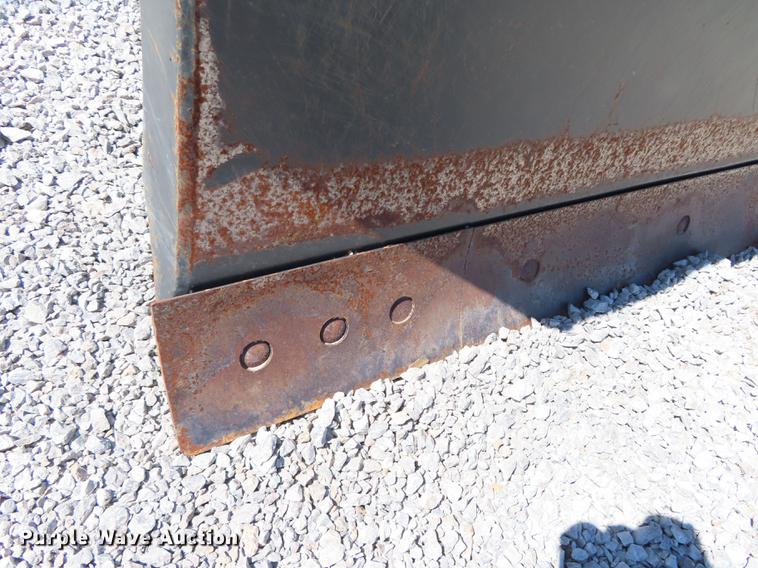 image for item DN9049 2009 Bobcat Dozer68 skid steer six-way dozer blade