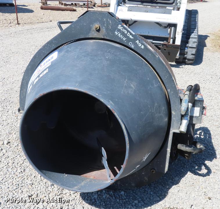 image for item DN9051 2011 Bobcat M1 cement mixer