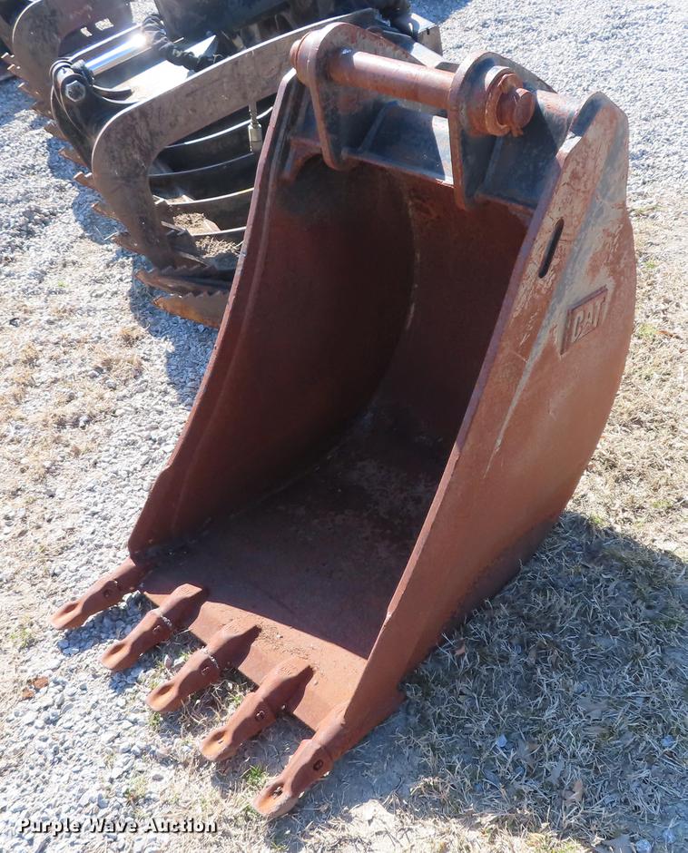 image for item DN9056 Caterpillar 22"W backhoe bucket