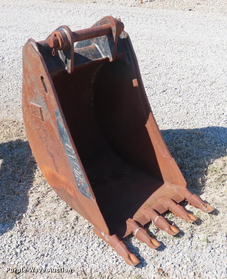 image for item DN9056 Caterpillar 22"W backhoe bucket