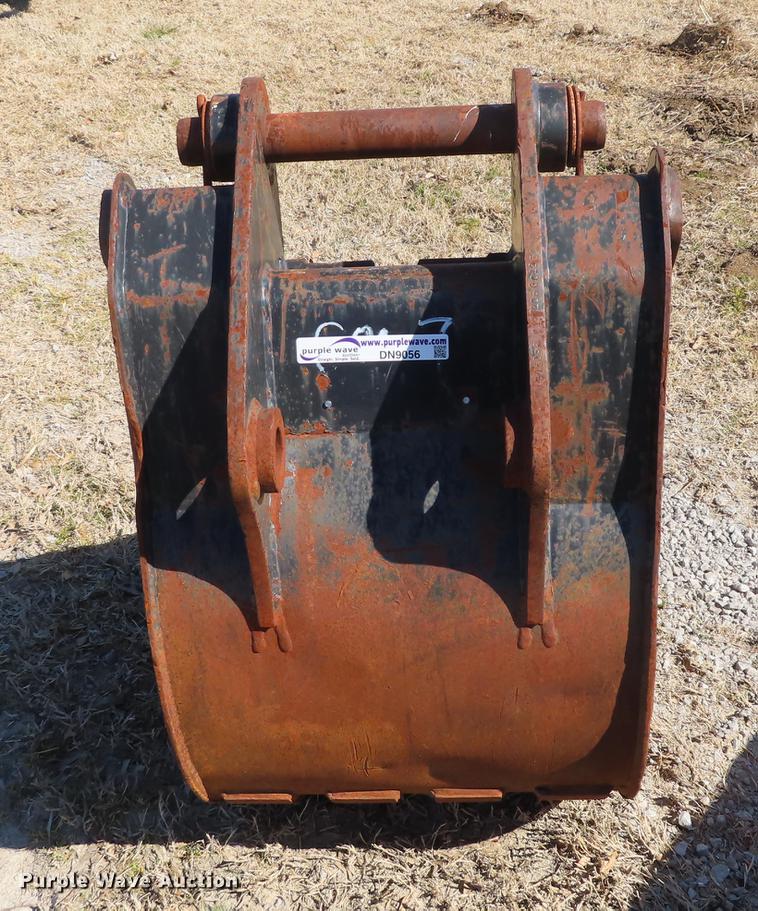 image for item DN9056 Caterpillar 22"W backhoe bucket