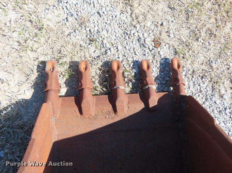 image for item DN9056 Caterpillar 22"W backhoe bucket