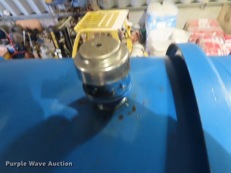 image for item DN9141 2003 Sterling L-Line vacuum truck