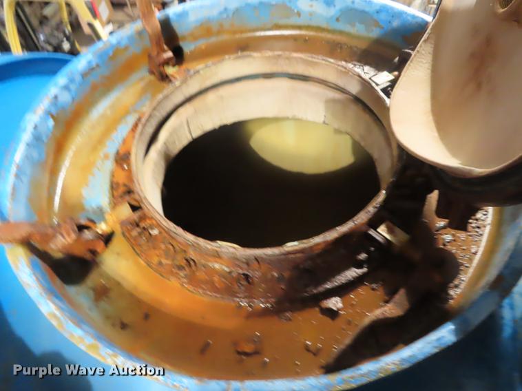 image for item DN9141 2003 Sterling L-Line vacuum truck