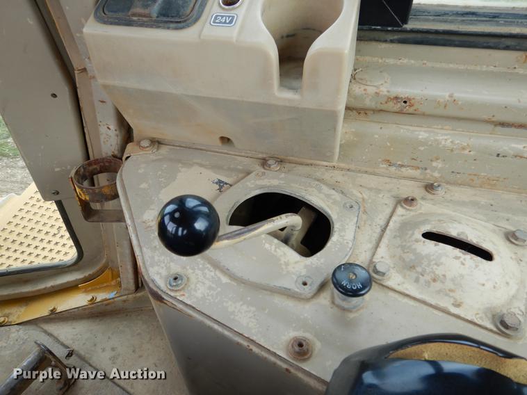 image for item DY9805 1994 Caterpillar D6H XL Series II dozer