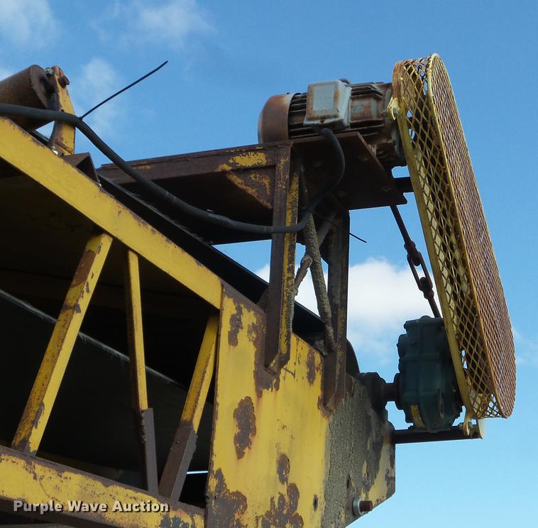 image for item EJ9027 Kolman 24X70 stacking conveyor