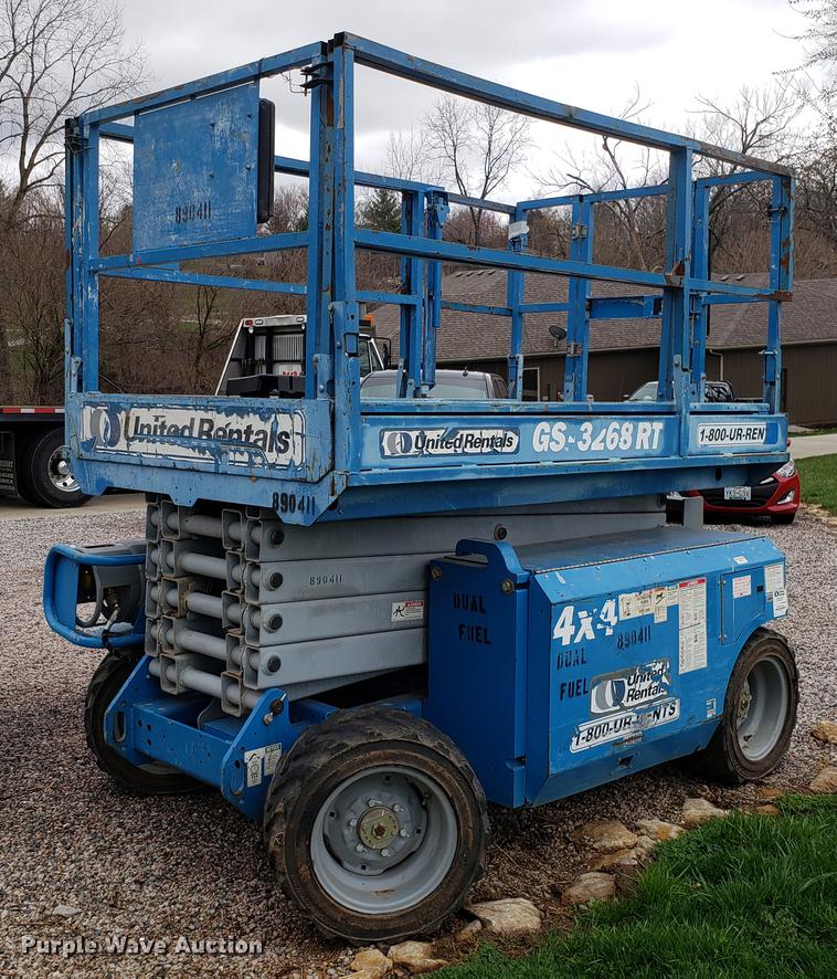 image for item EK9027 Genie GS-3268RT scissor lift