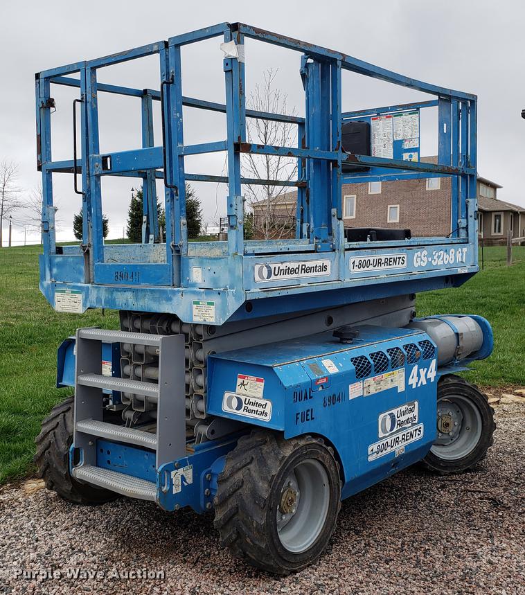 image for item EK9027 Genie GS-3268RT scissor lift