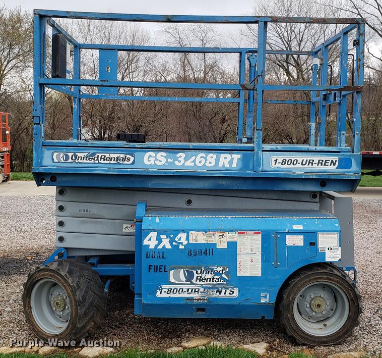 image for item EK9027 Genie GS-3268RT scissor lift