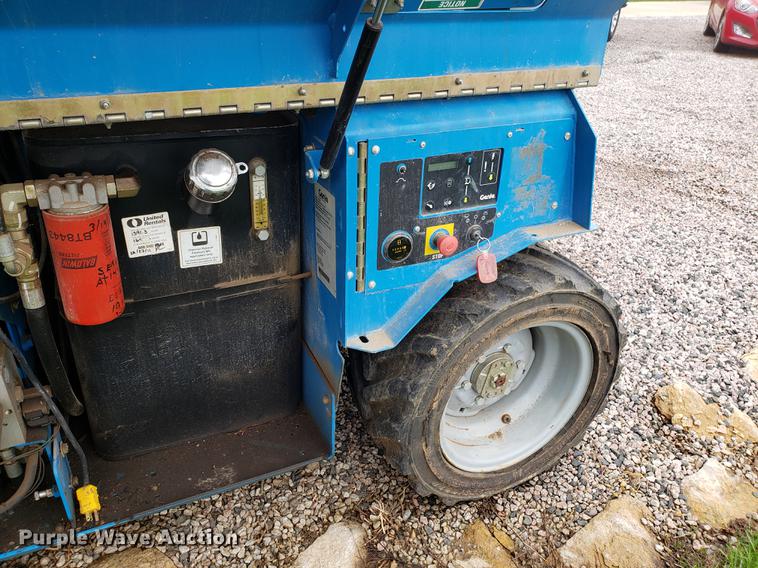 image for item EK9027 Genie GS-3268RT scissor lift