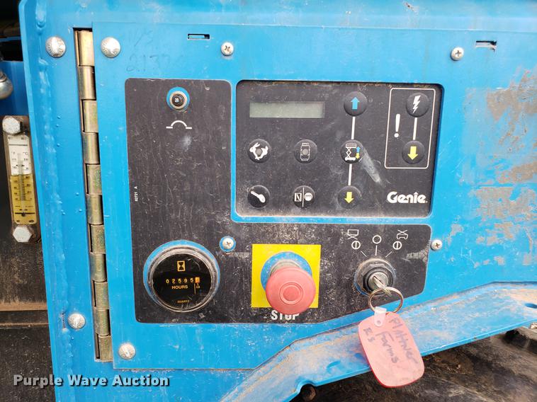 image for item EK9027 Genie GS-3268RT scissor lift