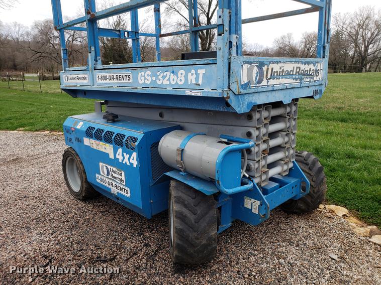 image for item EK9027 Genie GS-3268RT scissor lift