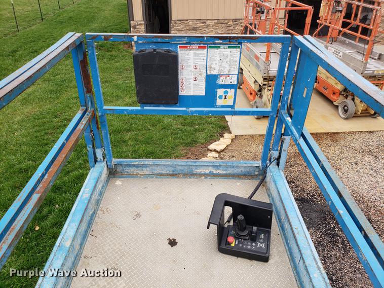 image for item EK9027 Genie GS-3268RT scissor lift
