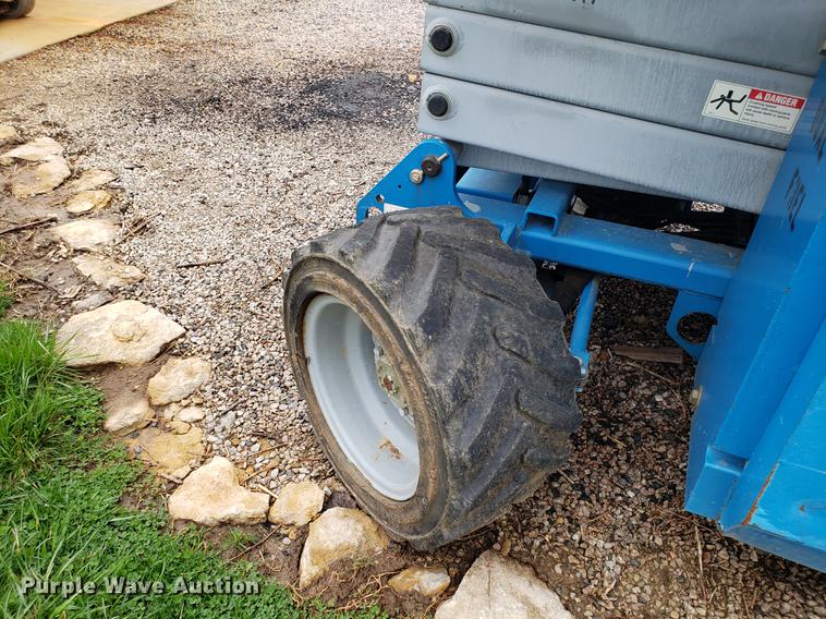 image for item EK9027 Genie GS-3268RT scissor lift