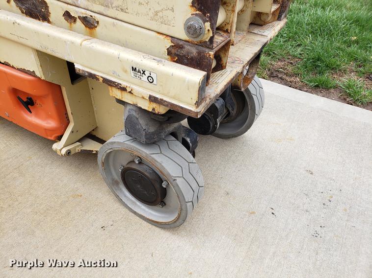 image for item EK9028 2004 JLG 2030ES scissor lift