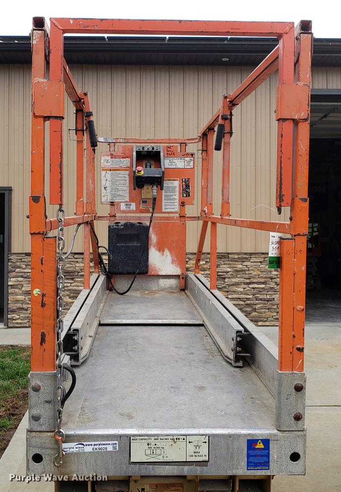 image for item EK9028 2004 JLG 2030ES scissor lift
