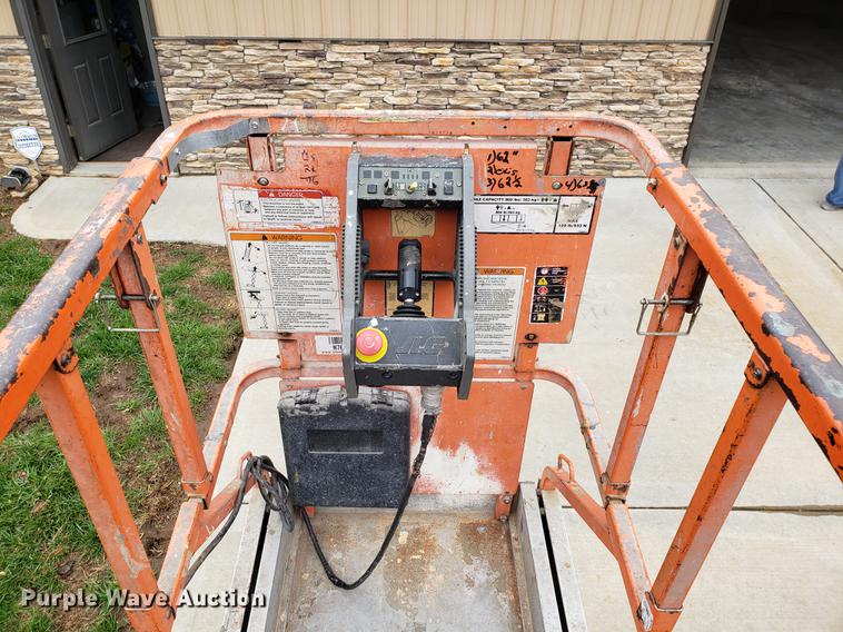 image for item EK9028 2004 JLG 2030ES scissor lift