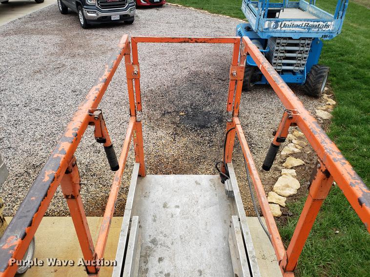 image for item EK9028 2004 JLG 2030ES scissor lift