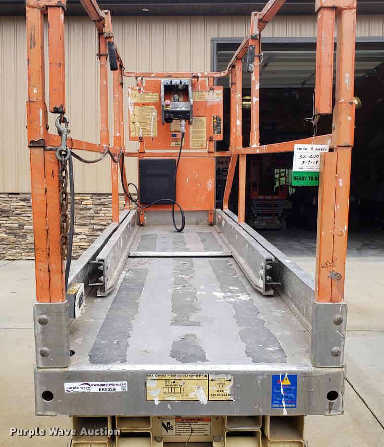 image for item EK9029 2004 JLG 2030ES scissor lift
