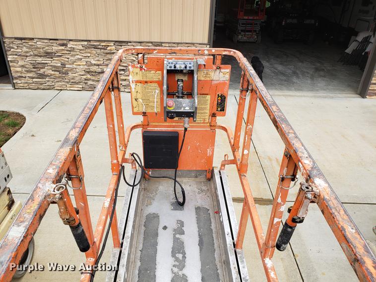 image for item EK9029 2004 JLG 2030ES scissor lift