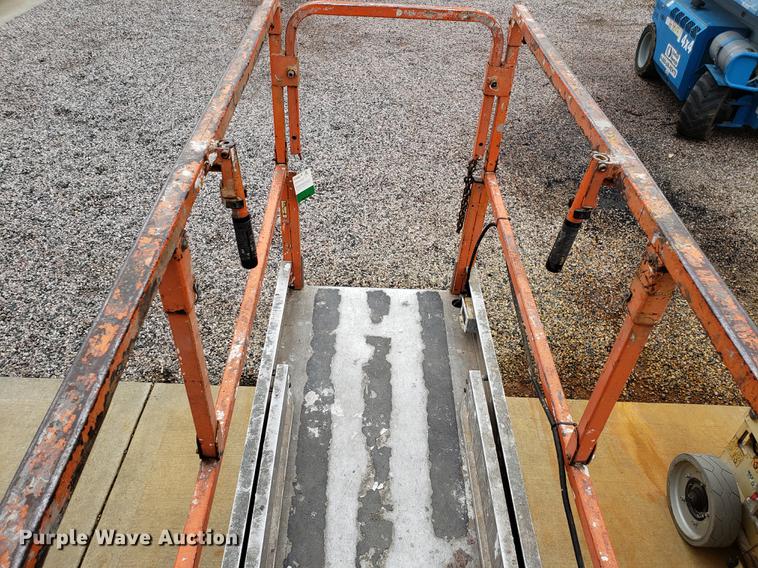 image for item EK9029 2004 JLG 2030ES scissor lift