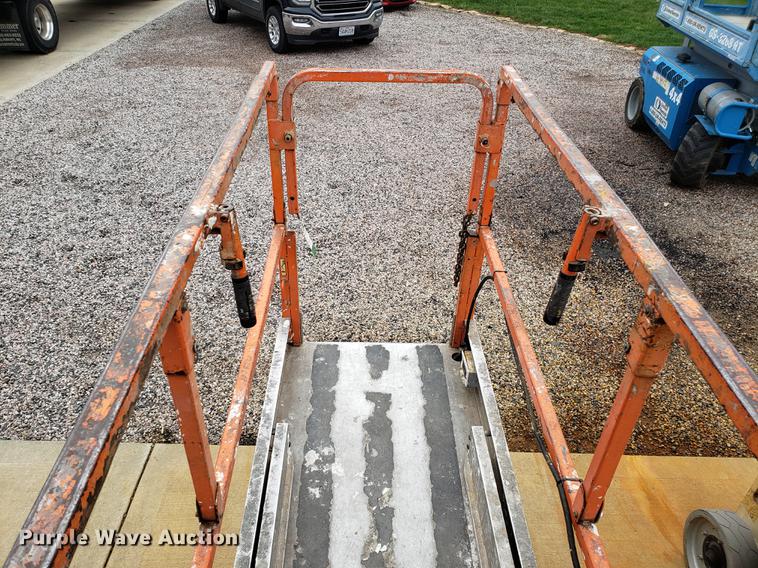 image for item EK9029 2004 JLG 2030ES scissor lift