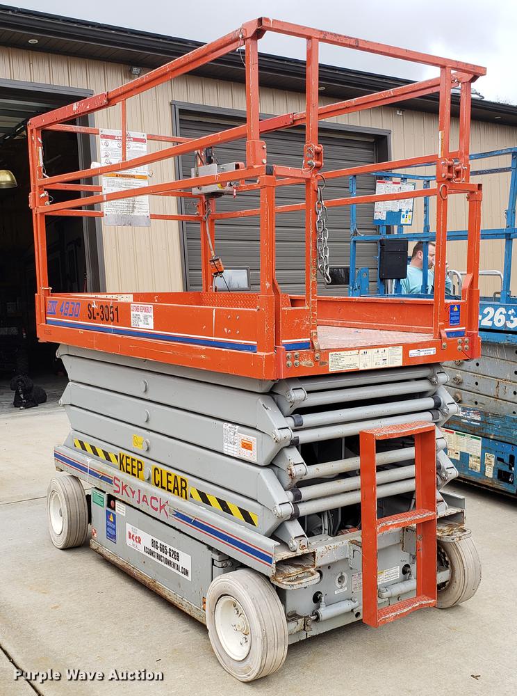 image for item EK9030 1998 Sky Jack SJIII 4830 scissor lift