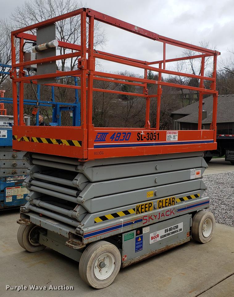 image for item EK9030 1998 Sky Jack SJIII 4830 scissor lift