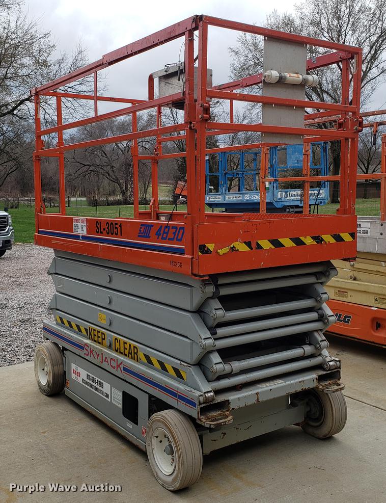 image for item EK9030 1998 Sky Jack SJIII 4830 scissor lift